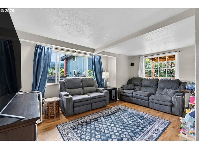 269 S 69TH Pl, Springfield, OR 97478