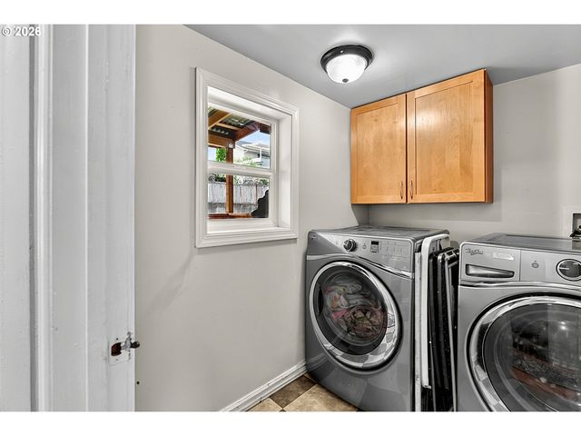 269 S 69TH Pl, Springfield, OR 97478