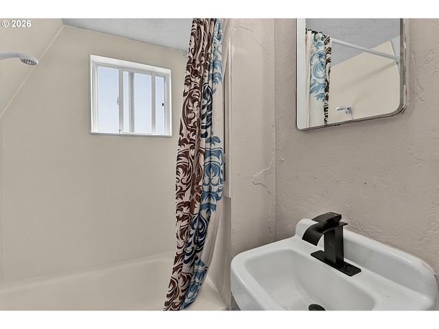 269 S 69TH Pl, Springfield, OR 97478