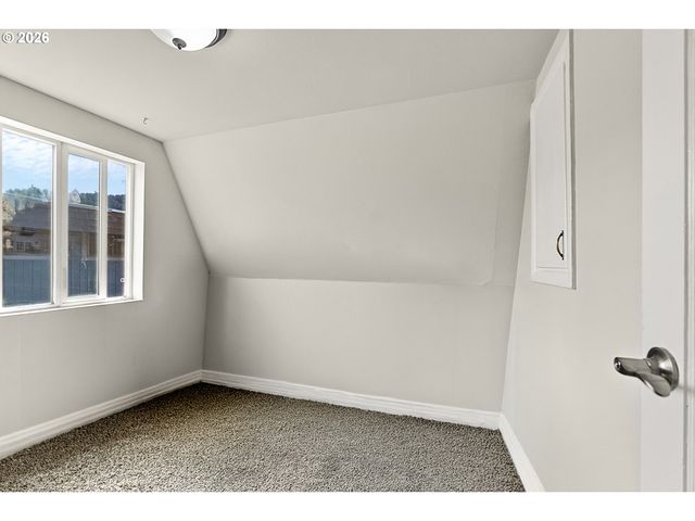 269 S 69TH Pl, Springfield, OR 97478