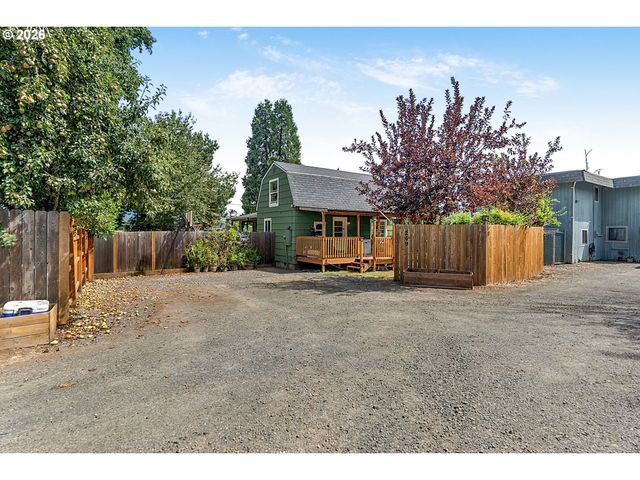 269 S 69TH Pl, Springfield, OR 97478
