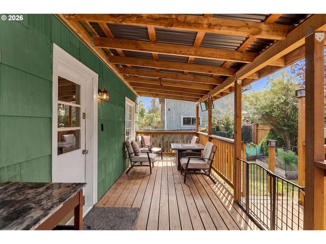269 S 69TH Pl, Springfield, OR 97478
