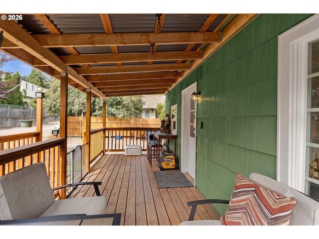 269 S 69TH Pl, Springfield, OR 97478