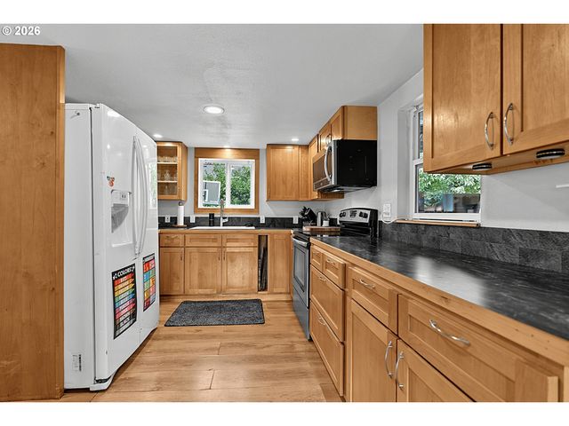 269 S 69TH Pl, Springfield, OR 97478