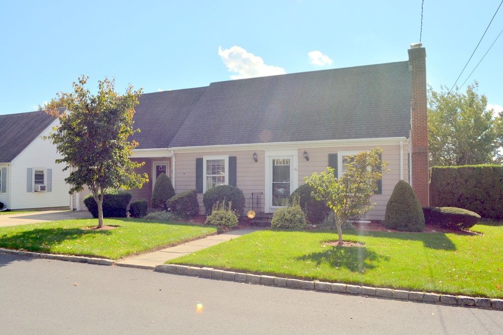 103 Greenwich Avenue, East Providence, RI 02914