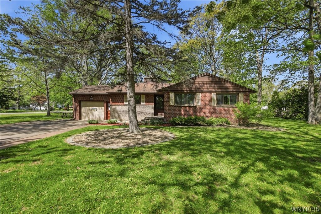 5056 Bronson Drive, Lewiston, NY 14092