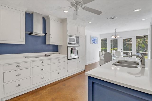 2293 Royal LN, Naples, FL 34112