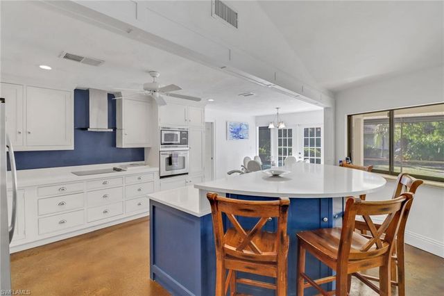 2293 Royal LN, Naples, FL 34112