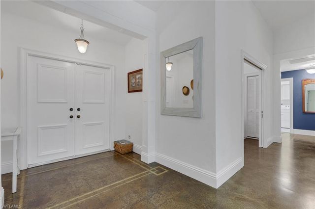 2293 Royal LN, Naples, FL 34112