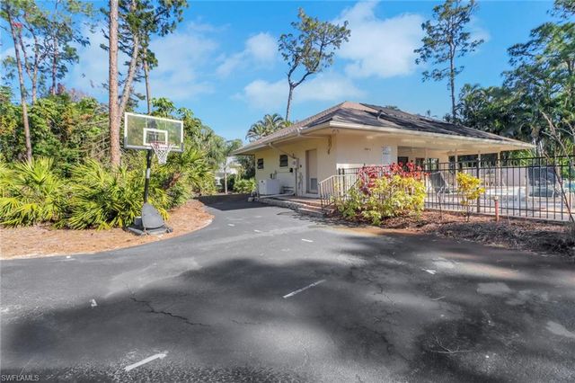 2293 Royal LN, Naples, FL 34112