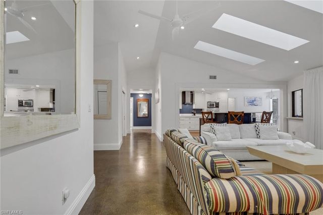 2293 Royal LN, Naples, FL 34112