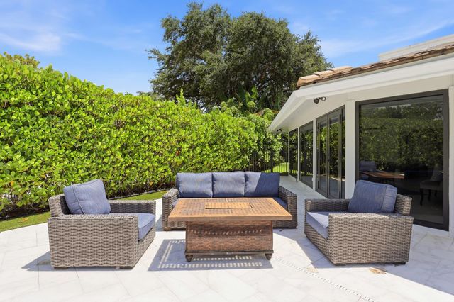 624 W Lakewoode Circle W, Delray Beach, FL 33445