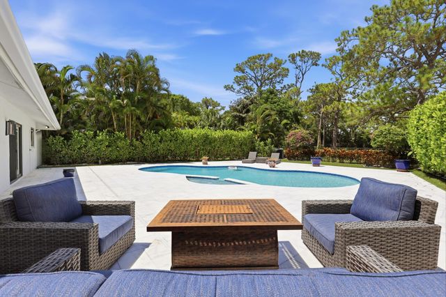 624 W Lakewoode Circle W, Delray Beach, FL 33445