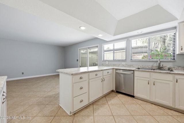 8153 SUTTON Place N, Jacksonville, FL 32217