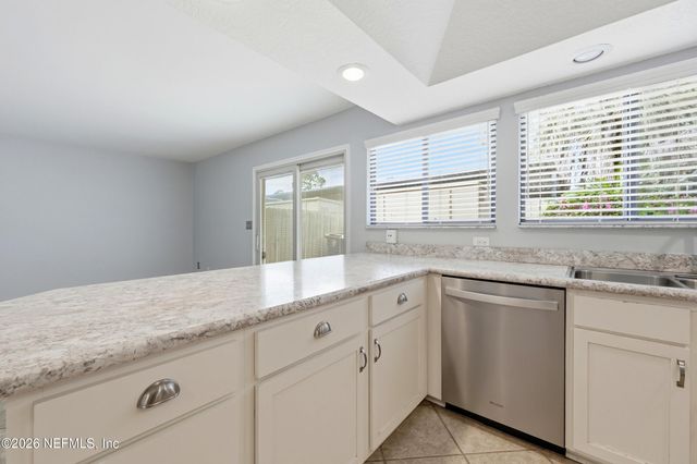 8153 SUTTON Place N, Jacksonville, FL 32217