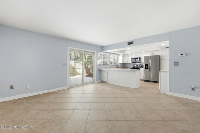 8153 SUTTON Place N, Jacksonville, FL 32217