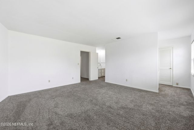 8153 SUTTON Place N, Jacksonville, FL 32217