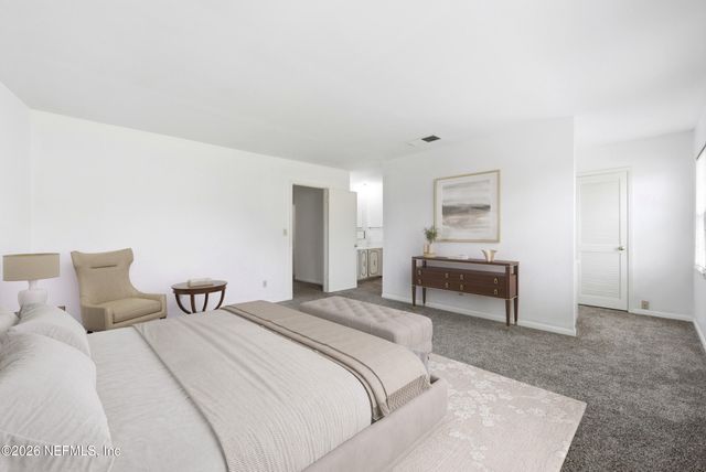 8153 SUTTON Place N, Jacksonville, FL 32217