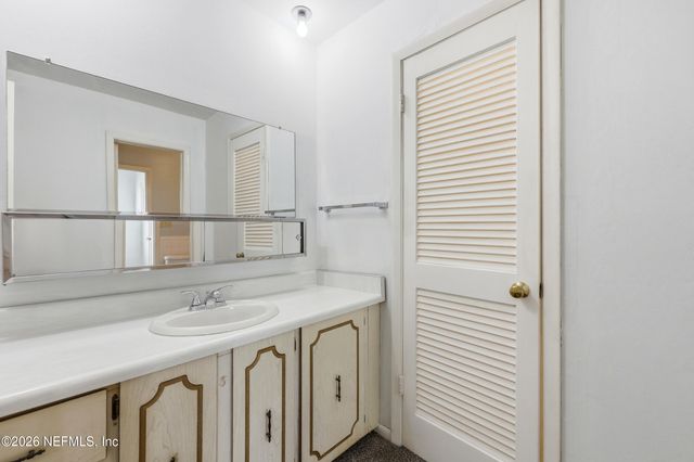 8153 SUTTON Place N, Jacksonville, FL 32217