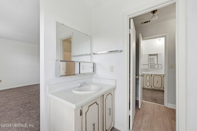 8153 SUTTON Place N, Jacksonville, FL 32217