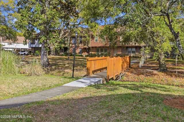 8153 SUTTON Place N, Jacksonville, FL 32217