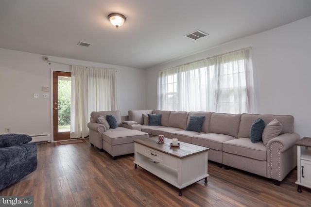 77 CARDINAL RD, Levittown, PA 19057