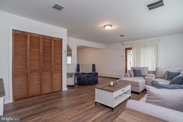77 CARDINAL RD, Levittown, PA 19057