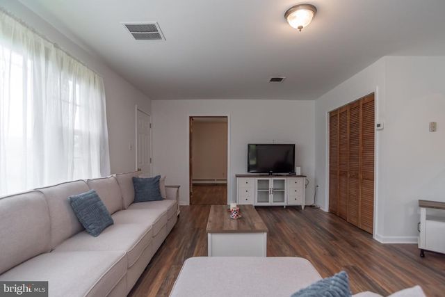 77 CARDINAL RD, Levittown, PA 19057