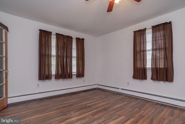 77 CARDINAL RD, Levittown, PA 19057