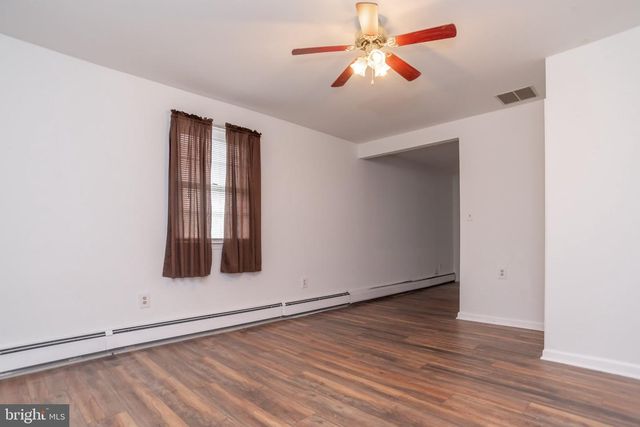 77 CARDINAL RD, Levittown, PA 19057