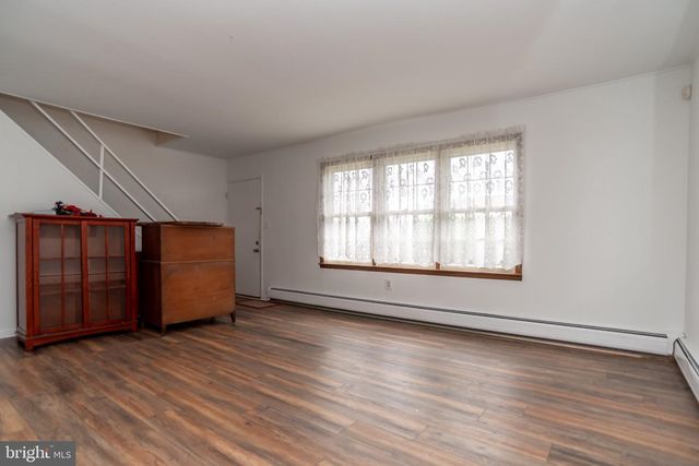 77 CARDINAL RD, Levittown, PA 19057