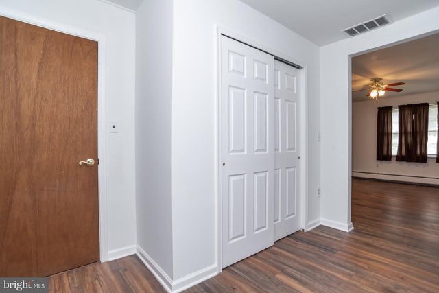 77 CARDINAL RD, Levittown, PA 19057