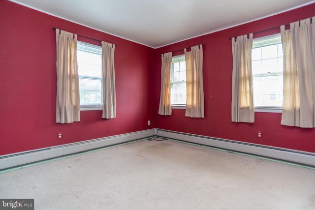 77 CARDINAL RD, Levittown, PA 19057