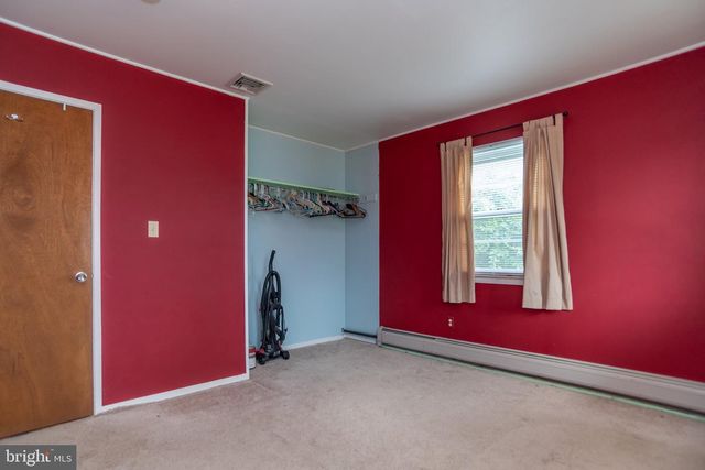 77 CARDINAL RD, Levittown, PA 19057