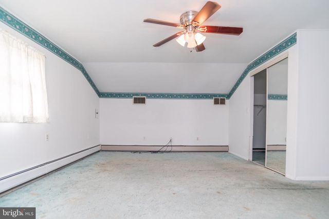 77 CARDINAL RD, Levittown, PA 19057