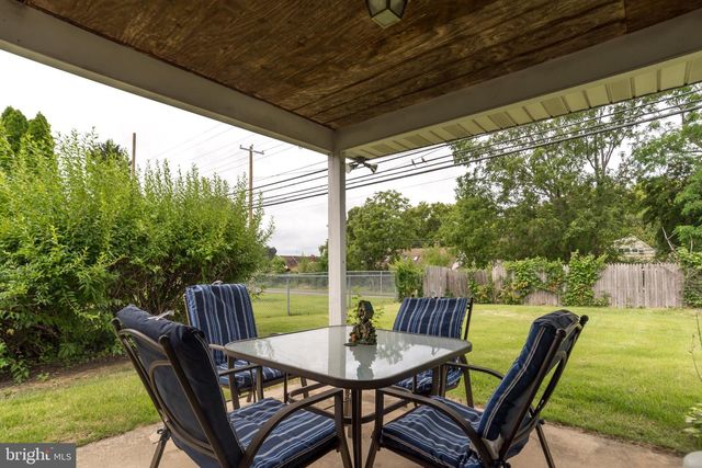 77 CARDINAL RD, Levittown, PA 19057