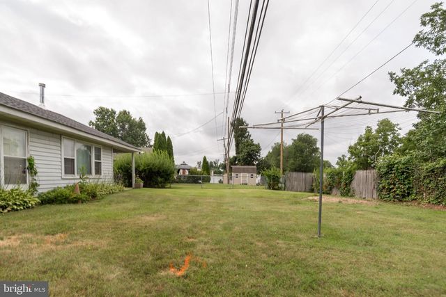 77 CARDINAL RD, Levittown, PA 19057