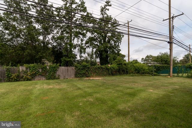 77 CARDINAL RD, Levittown, PA 19057