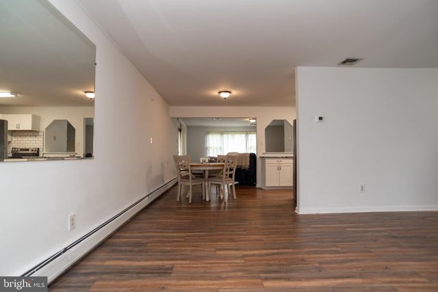 77 CARDINAL RD, Levittown, PA 19057