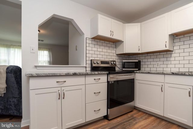77 CARDINAL RD, Levittown, PA 19057