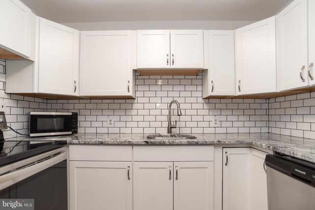 77 CARDINAL RD, Levittown, PA 19057