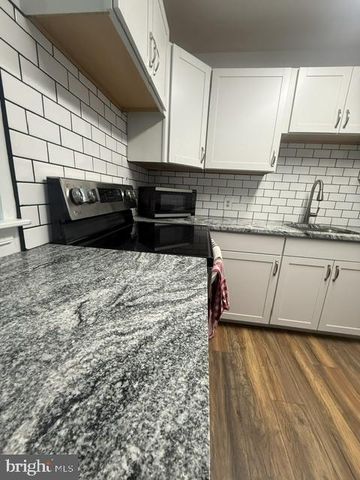 77 CARDINAL RD, Levittown, PA 19057