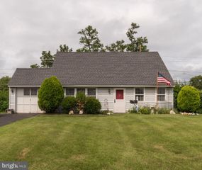 77 CARDINAL RD, Levittown, PA 19057