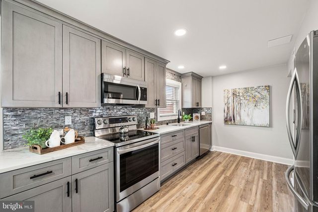 847 WYNDOM TER, Secane, PA 19018