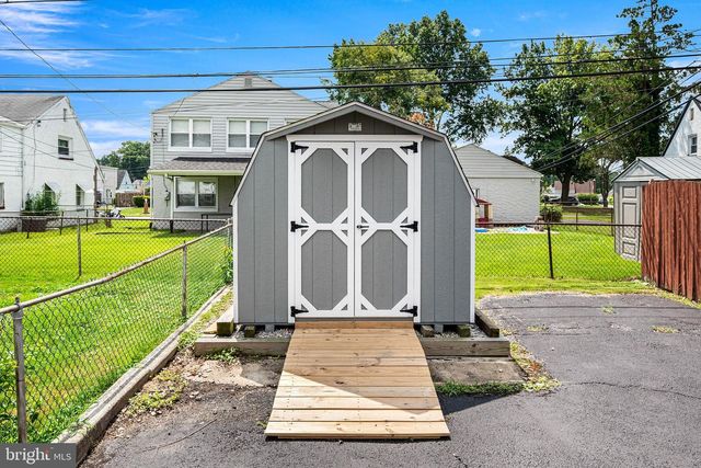 847 WYNDOM TER, Secane, PA 19018