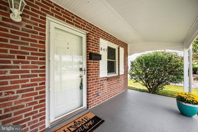 847 WYNDOM TER, Secane, PA 19018