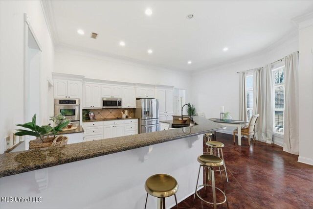 1002 Eastview Cove, Brandon, MS 39042