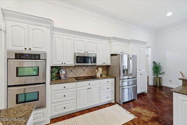 1002 Eastview Cove, Brandon, MS 39042