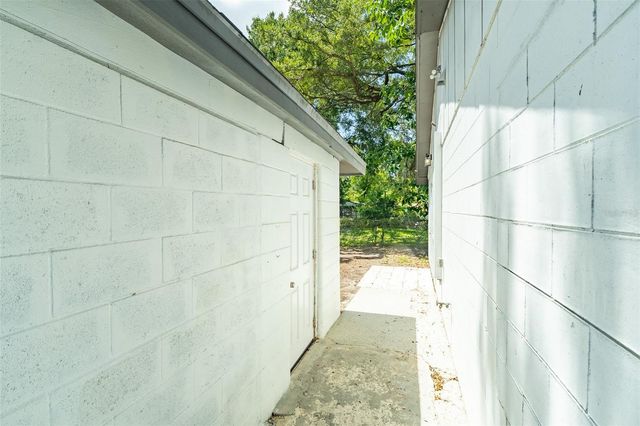 8115 N SEMMES STREET, Tampa, FL 33604