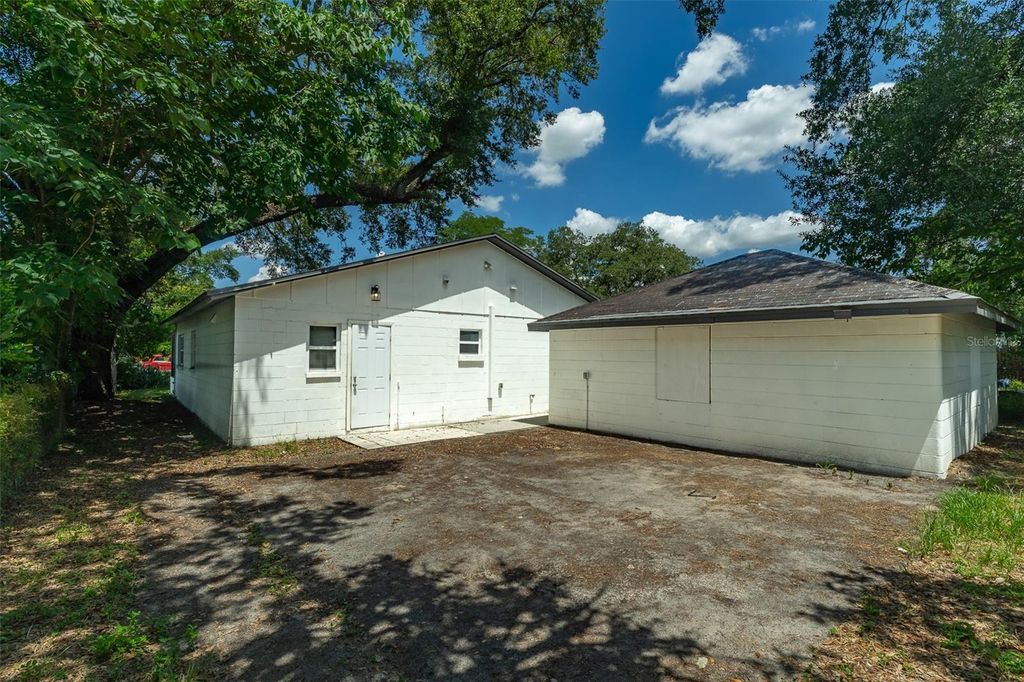 Image 26 of property listing at 8115 N SEMMES STREET, Tampa, FL 33604